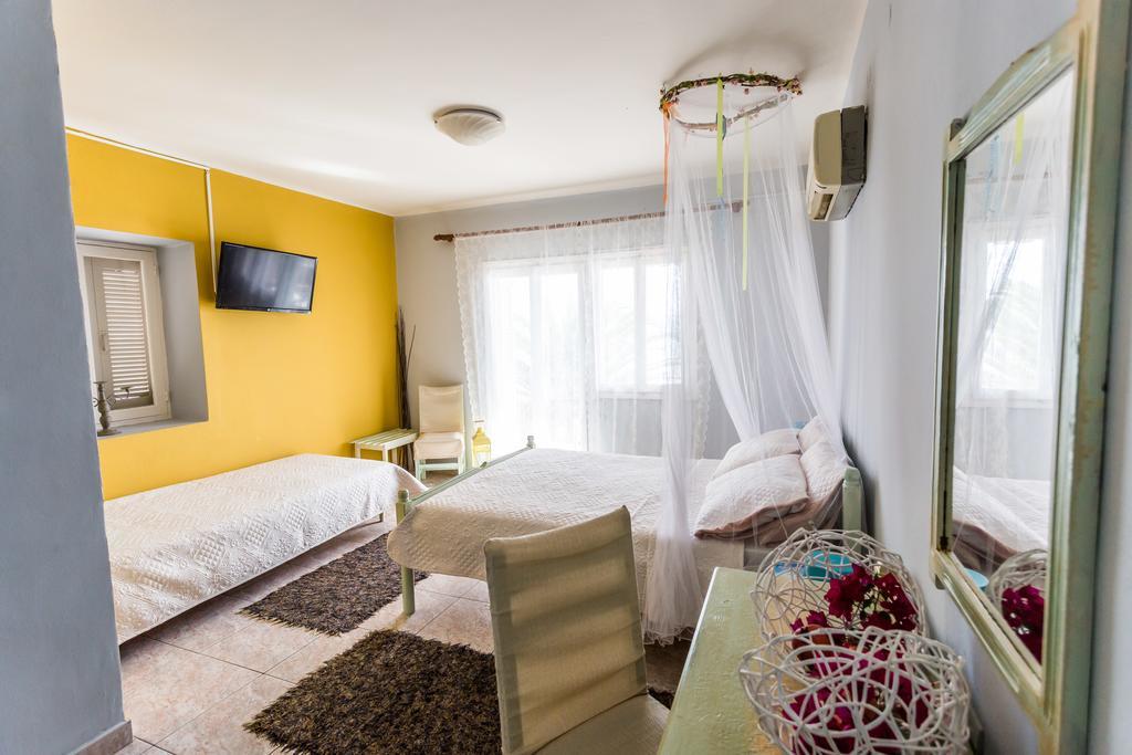 Hotel Assini Beach Tolo Room photo